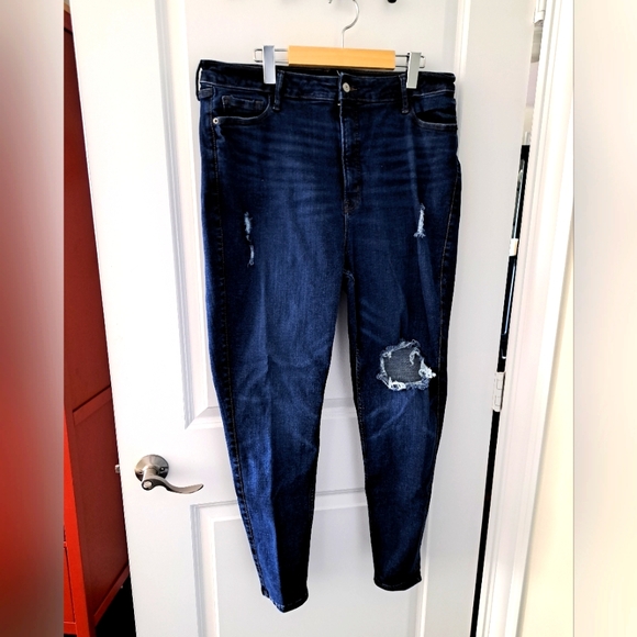 Old Navy extra high-rise Rockstar super skinny distressed jeans size 18 - Picture 1 of 4